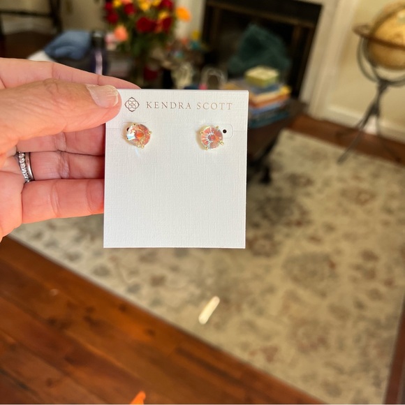 Kendra Scott brand new studs - Picture 2 of 3